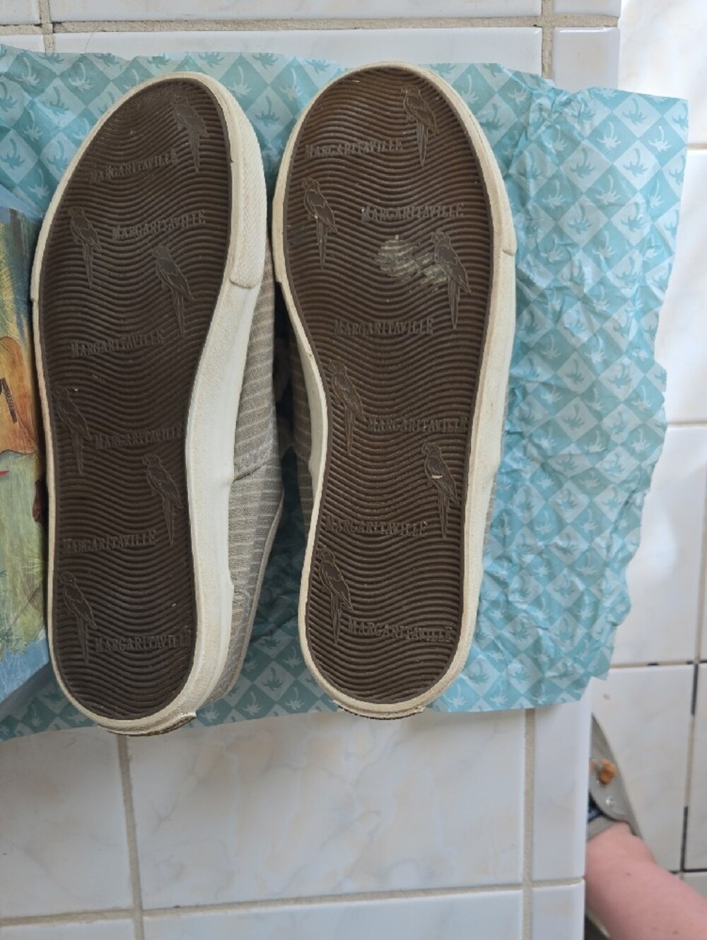 Margaritaville 'Dream Catcher' Shoe Box — Grey Stripe Label - Picture 4 of 5